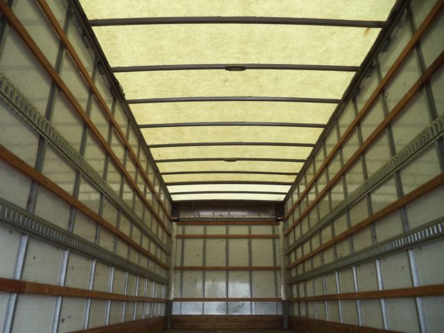 2019 International 4300 w/ 26ft Dry Freight Moving Box Truck w/ Lift Gate - 22999102 - 32