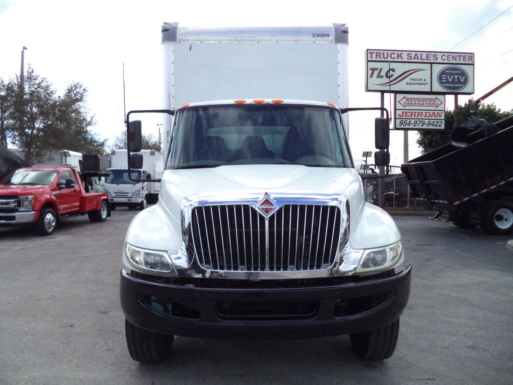 2019 International 4300 w/ 26ft Dry Freight Moving Box Truck w/ Lift Gate - 22999102 - 3