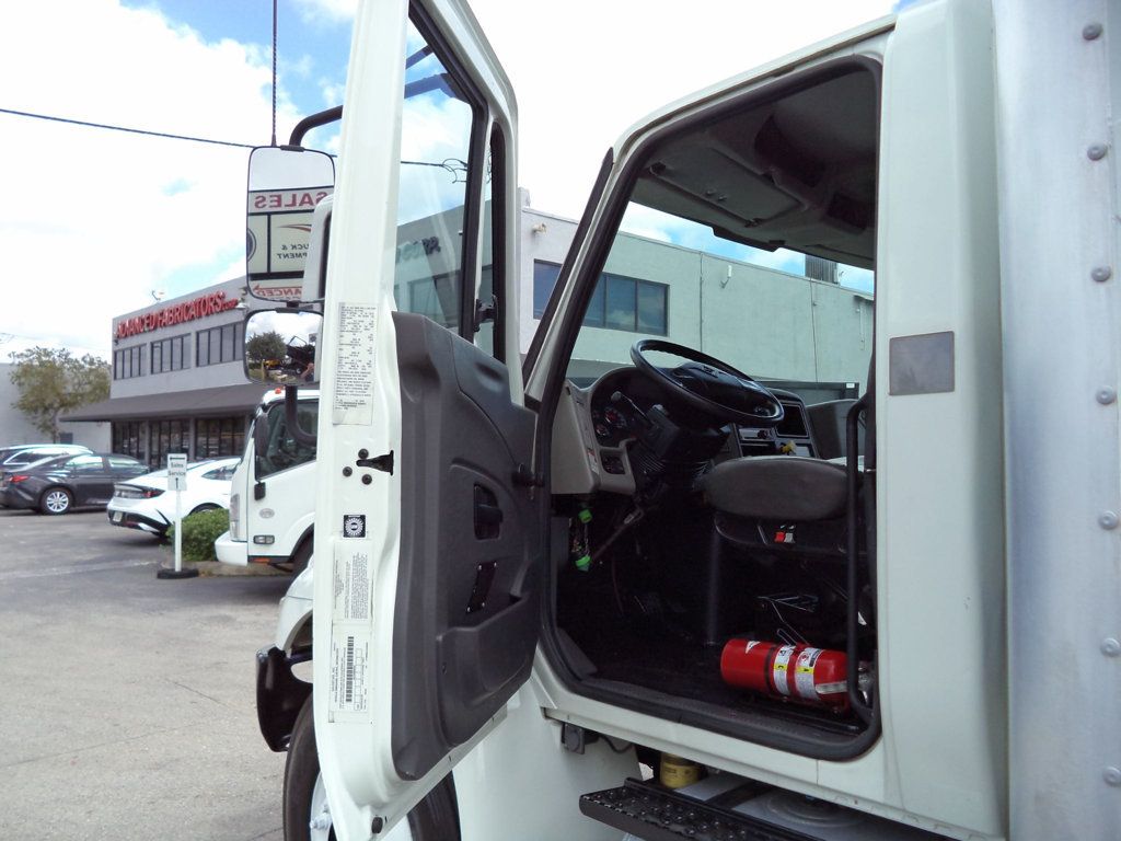 2019 International 4300 w/ 26ft Dry Freight Moving Box Truck w/ Lift Gate - 22999102 - 42