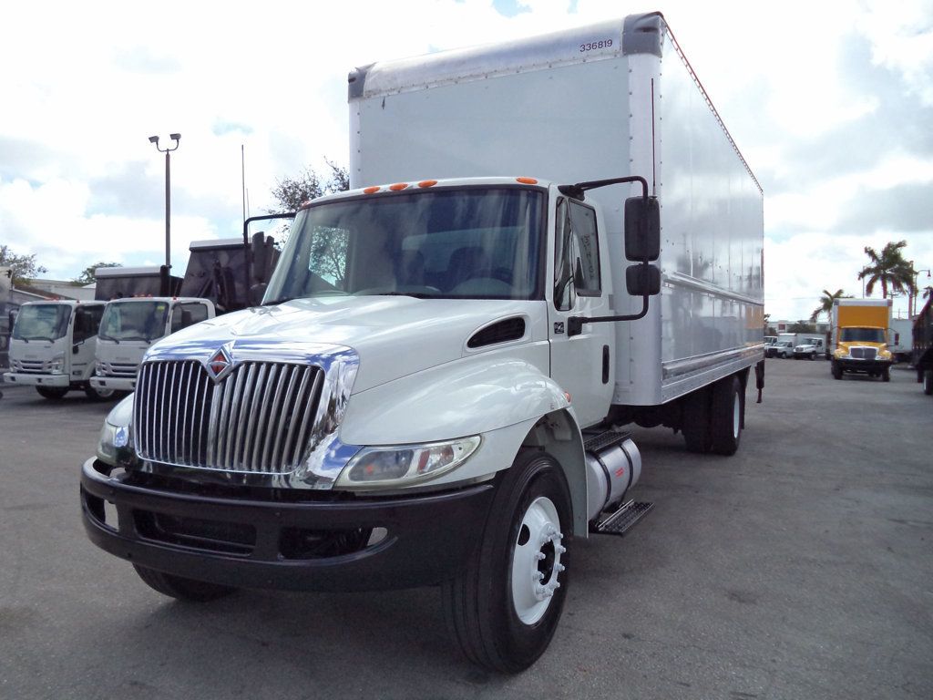 2019 International 4300 w/ 26ft Dry Freight Moving Box Truck w/ Lift Gate - 22999102 - 4