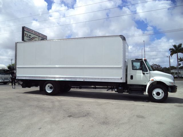 2019 International 4300 w/ 26ft Dry Freight Moving Box Truck w/ Lift Gate - 22999102 - 7