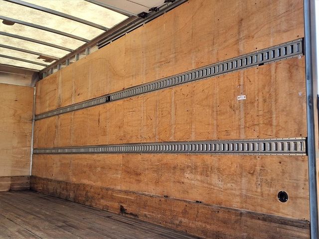 2019 Isuzu NPR 20' Box Truck w/Liftgate - 22950932 - 20