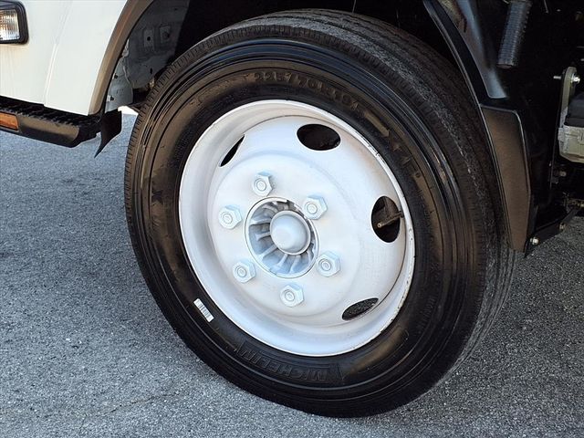 2019 Isuzu NPR 20' Box Truck w/Liftgate - 22950932 - 39