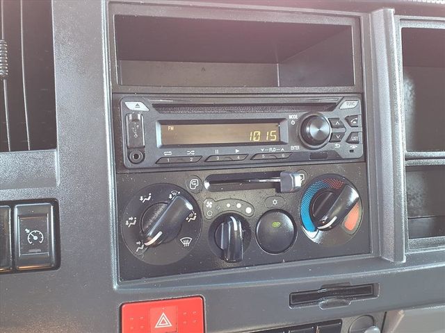 2019 Isuzu NPR 24' Box Truck - 22938181 - 11