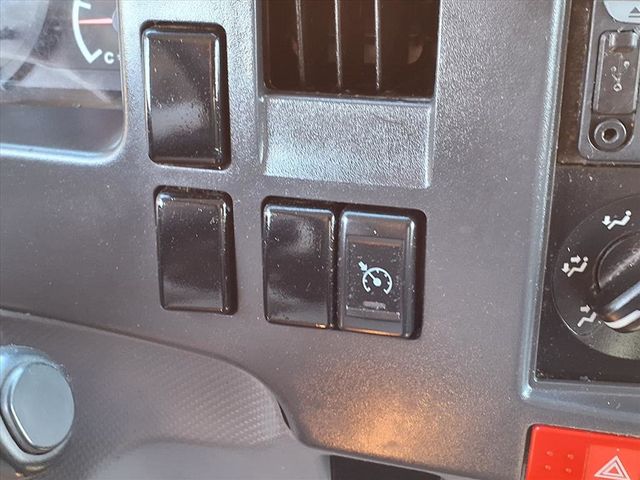 2019 Isuzu NPR 24' Box Truck - 22938181 - 28