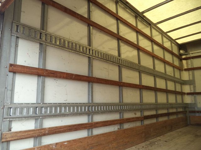 2019 Isuzu NPR HD Gas w/ 16ft Box Truck Dry Cargo Truck & Aluminum Liftgate - 23043151 - 21