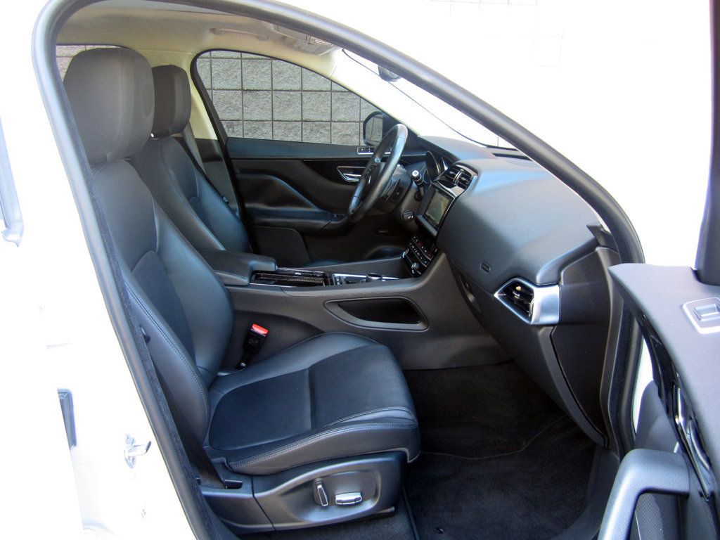 2019 Jaguar F-PACE Premium photo 13