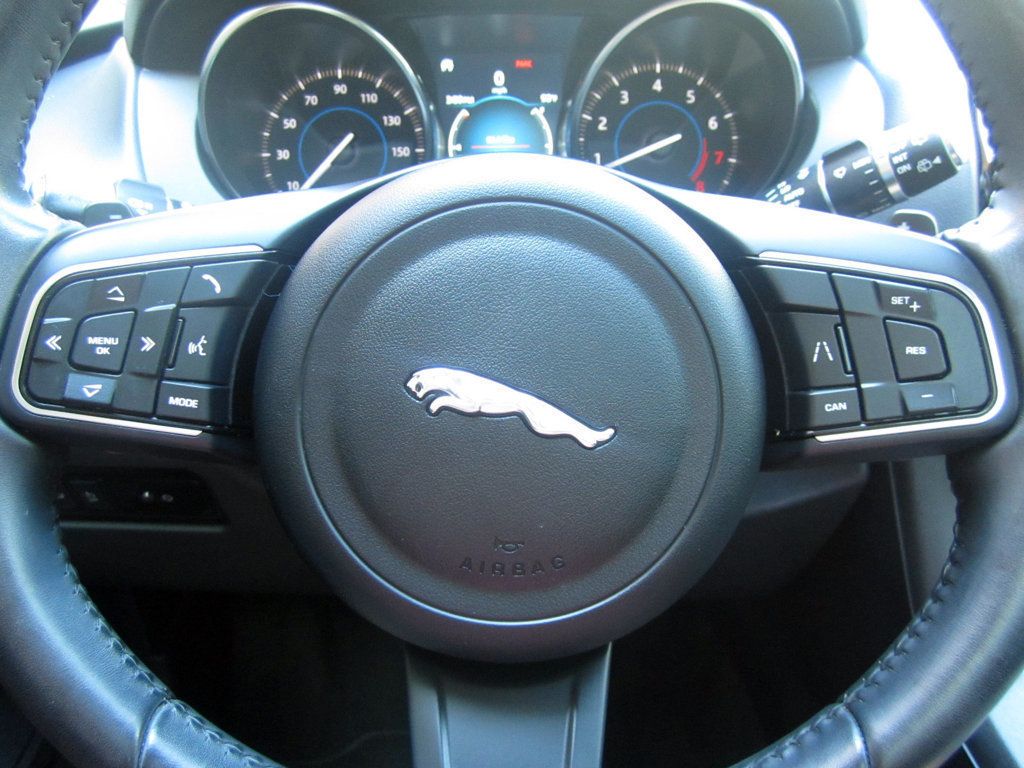 2019 Jaguar F-PACE Premium photo 21
