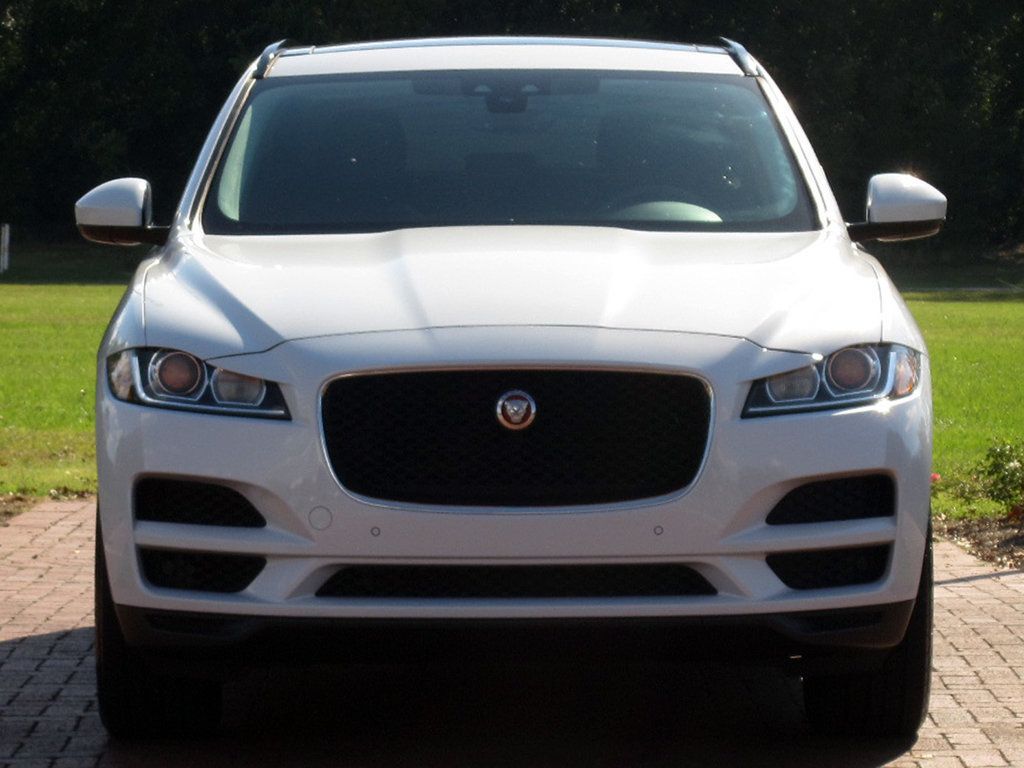 2019 Jaguar F-PACE Premium photo 3