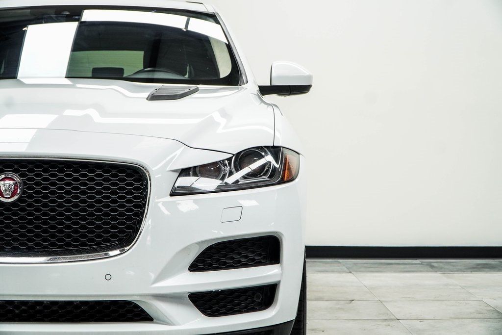 2019 Jaguar F-PACE Prestige photo 4