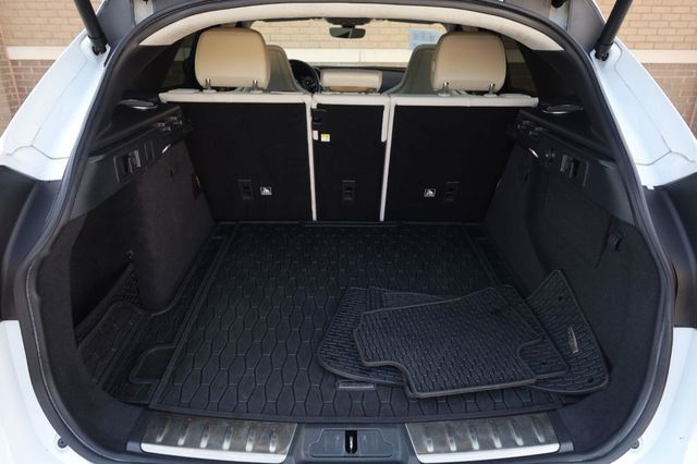 2019 Jaguar F-PACE 30t R-Sport - 23070706 - 11