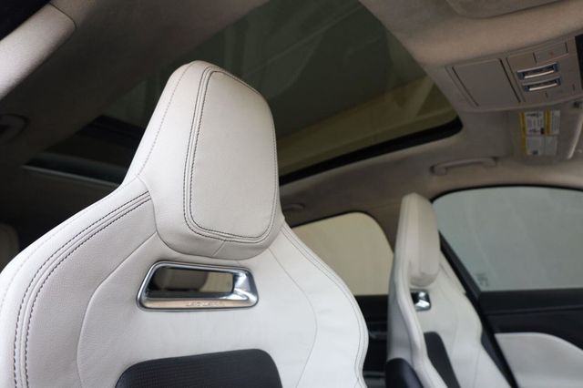 2019 Jaguar F-PACE 30t R-Sport - 23070706 - 32