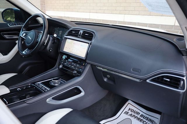 2019 Jaguar F-PACE 30t R-Sport - 23070706 - 33