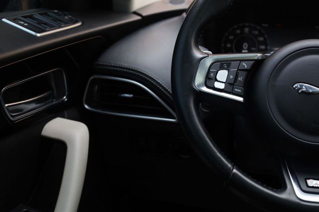 2019 Jaguar F-PACE 30t R-Sport - 23070706 - 36