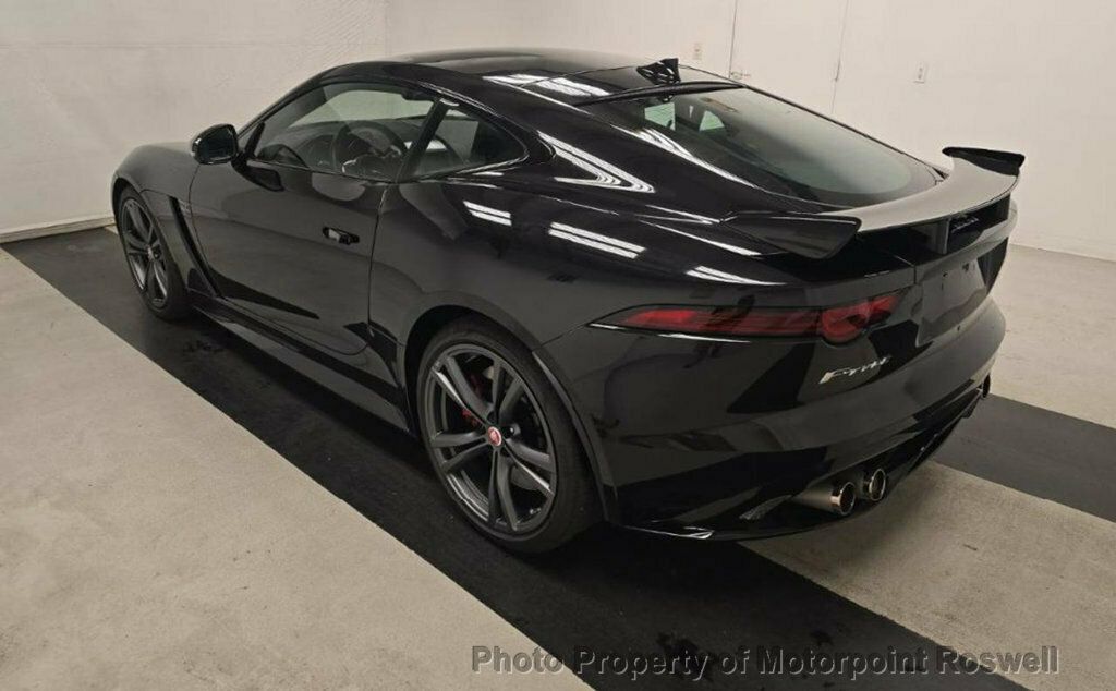 2019 Jaguar F-TYPE SVR photo 4