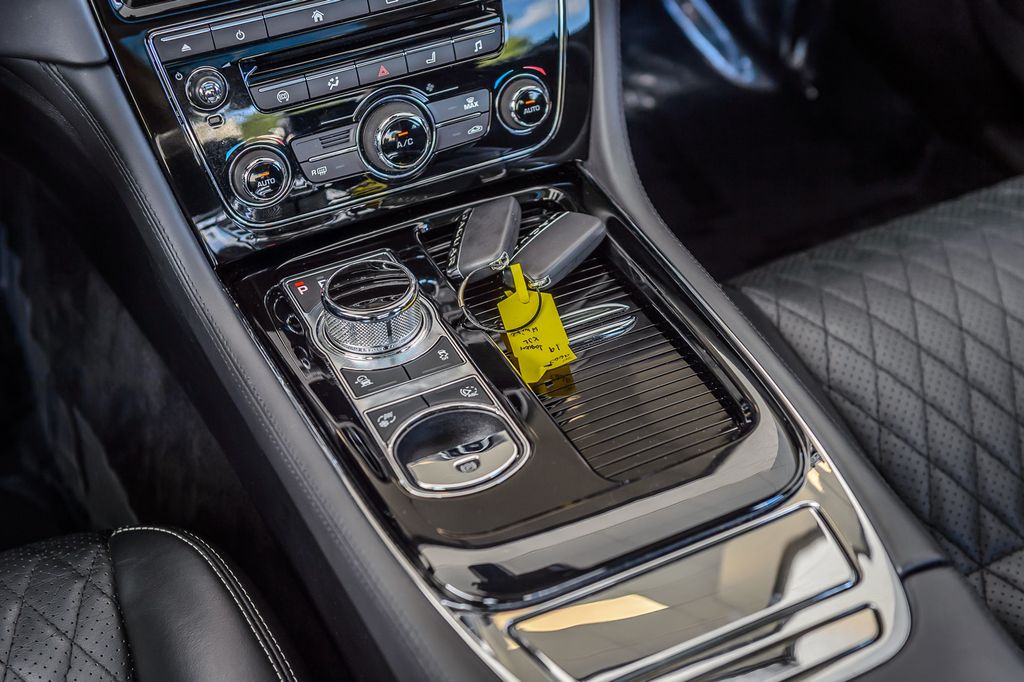 2019 Jaguar XJ XJL PORTFOLIO - NAV - PANO ROOF - BLUETOOTH - GORGEOUS - 23078983 - 28