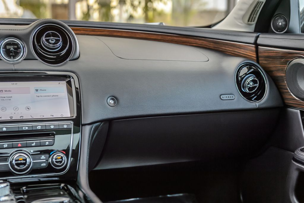 2019 Jaguar XJ XJ-R SPORT - NAV - PANO ROOF - BACKUP CAM - BLUETOOTH - GORGEOUS - 23007545 - 32