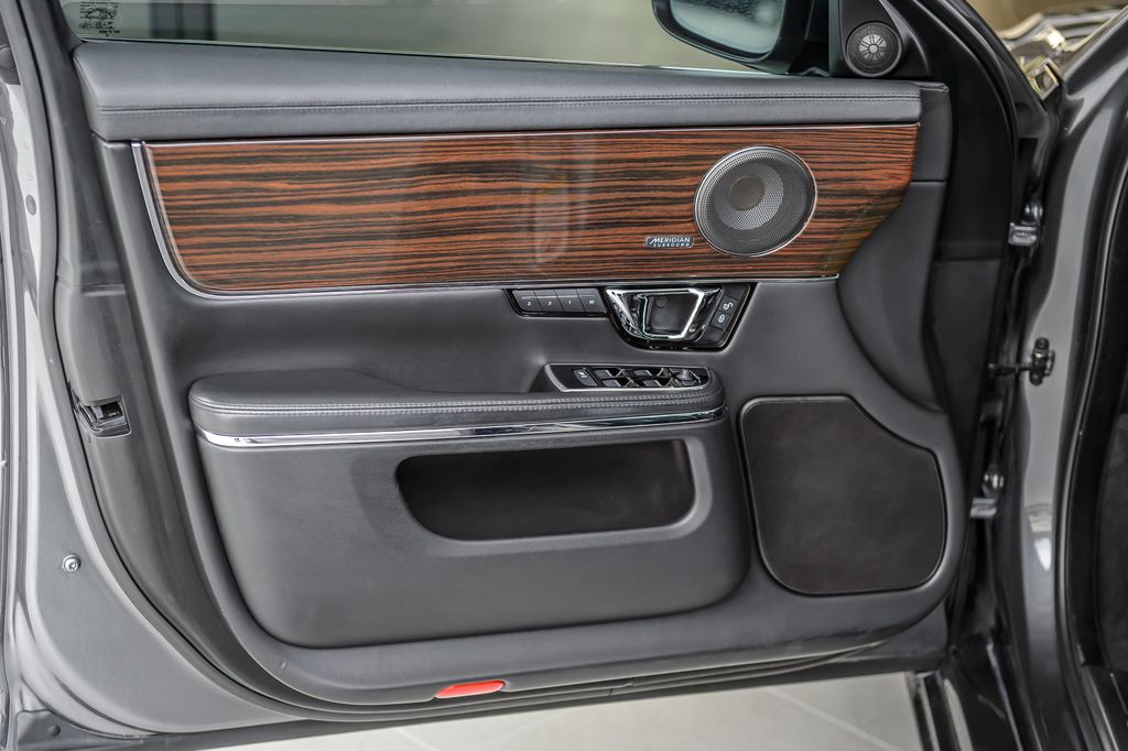 2019 Jaguar XJ XJ-R SPORT - NAV - PANO ROOF - BACKUP CAM - BLUETOOTH - GORGEOUS - 23007545 - 46