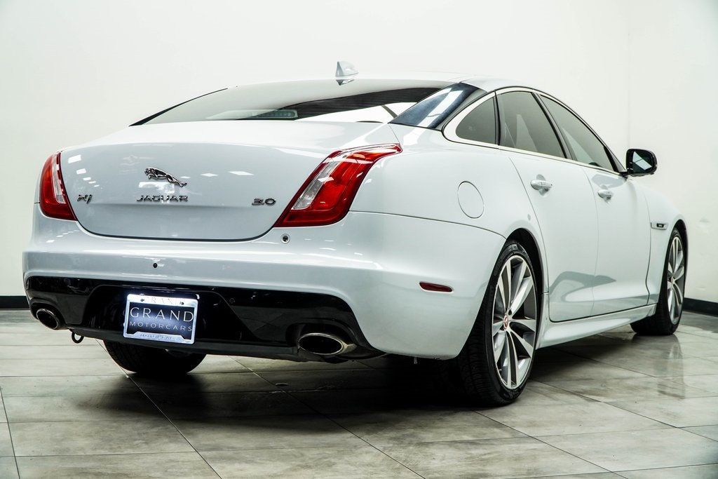 2019 Jaguar XJ R-Sport photo 12