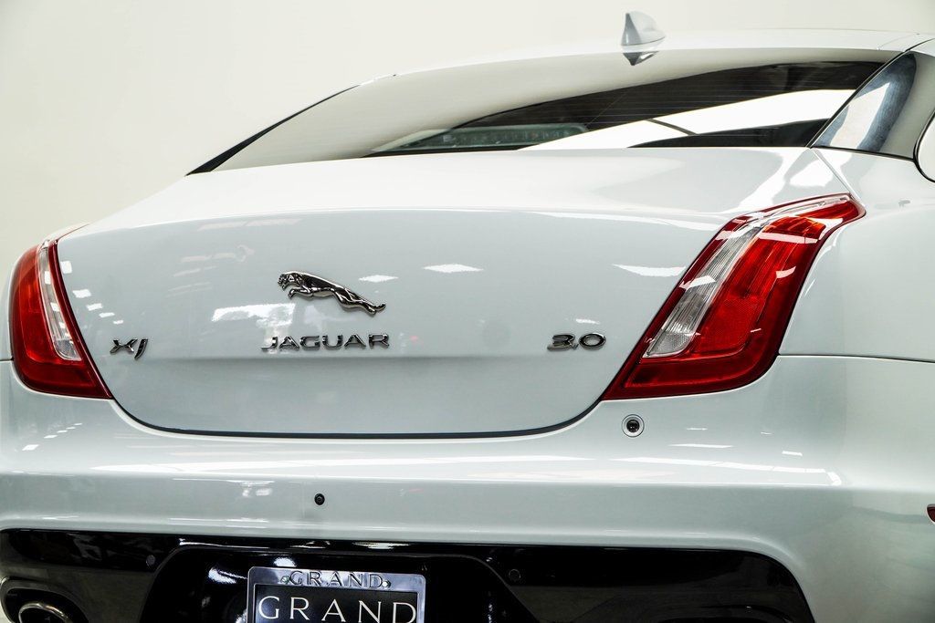 2019 Jaguar XJ R-Sport photo 13