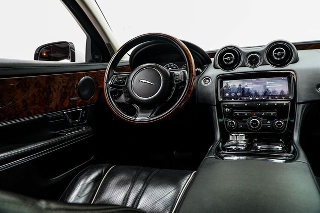 2019 Jaguar XJ XJ R-Sport RWD - 22925324 - 18