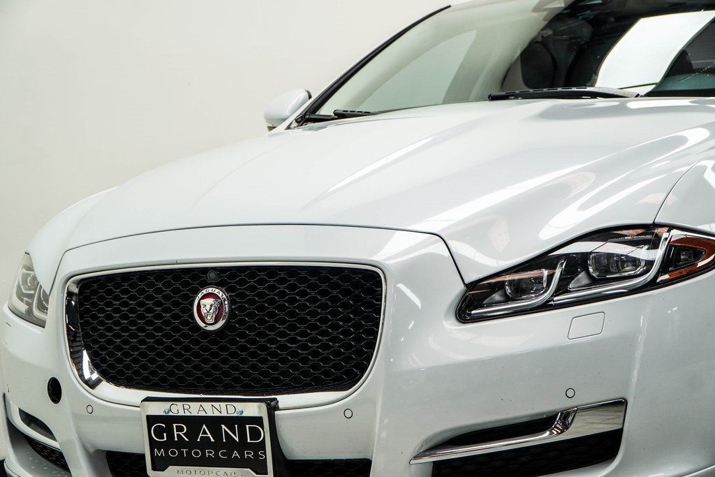 2019 Jaguar XJ R-Sport photo 2