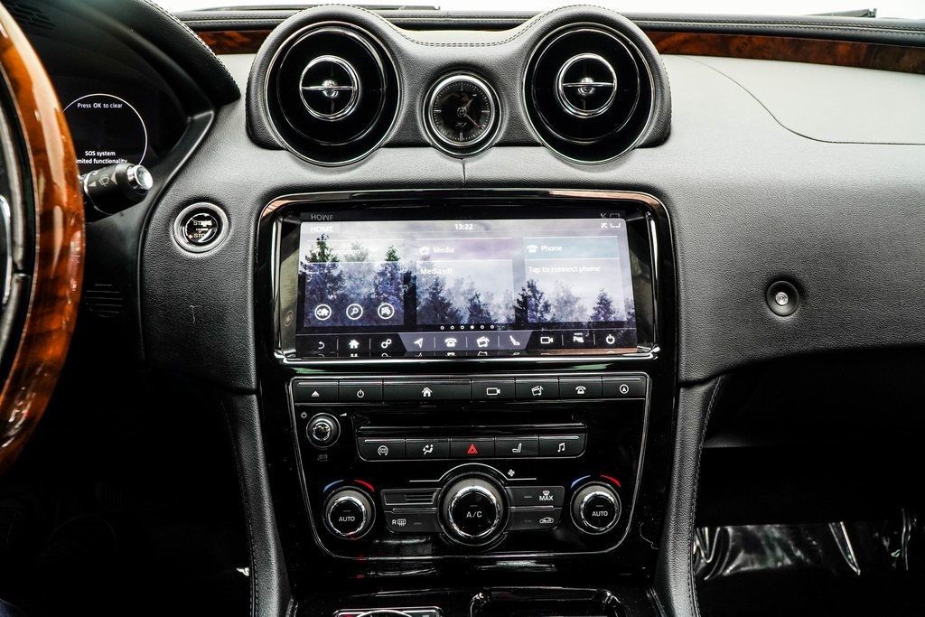 2019 Jaguar XJ R-Sport photo 23