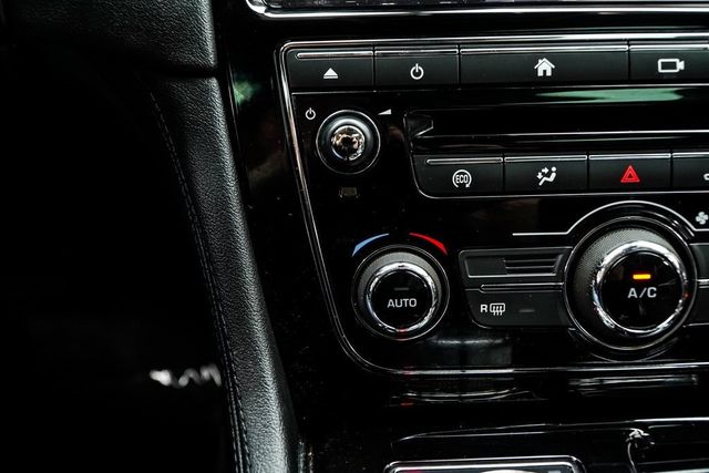 2019 Jaguar XJ XJ R-Sport RWD - 22925324 - 24