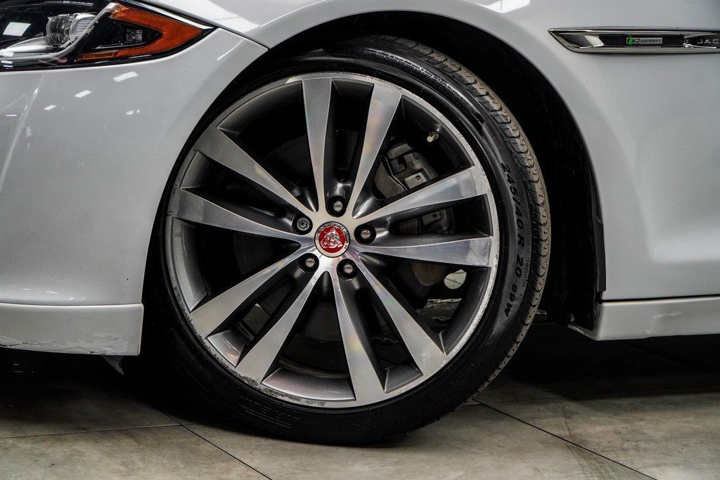 2019 Jaguar XJ R-Sport photo 3