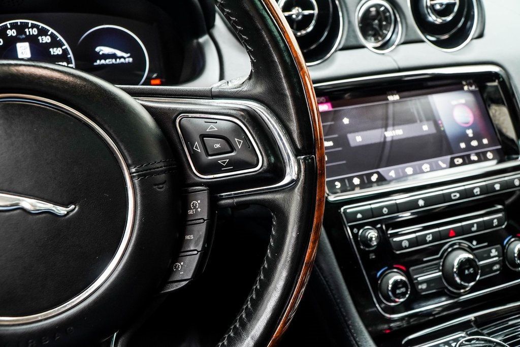 2019 Jaguar XJ R-Sport photo 34