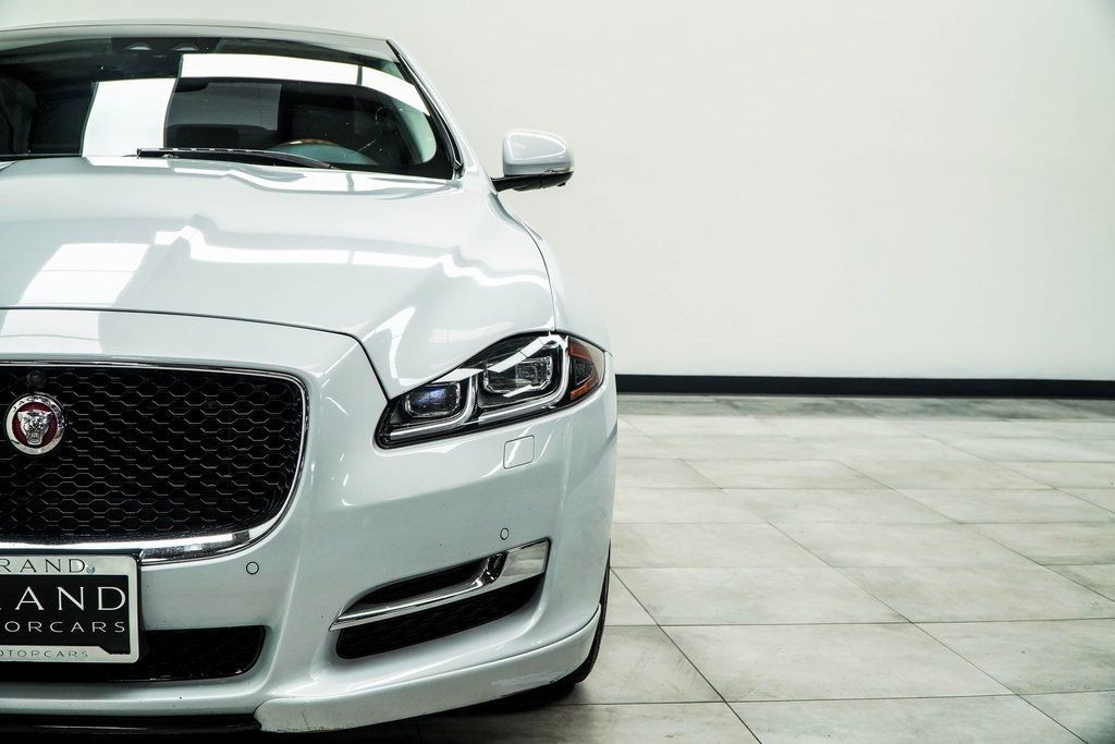 2019 Jaguar XJ R-Sport photo 4