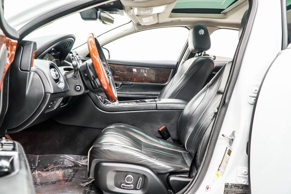 2019 Jaguar XJ R-Sport photo 41