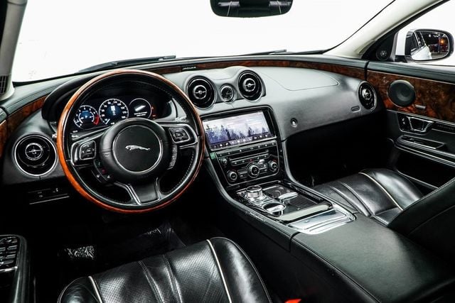 2019 Jaguar XJ XJ R-Sport RWD - 22925324 - 4