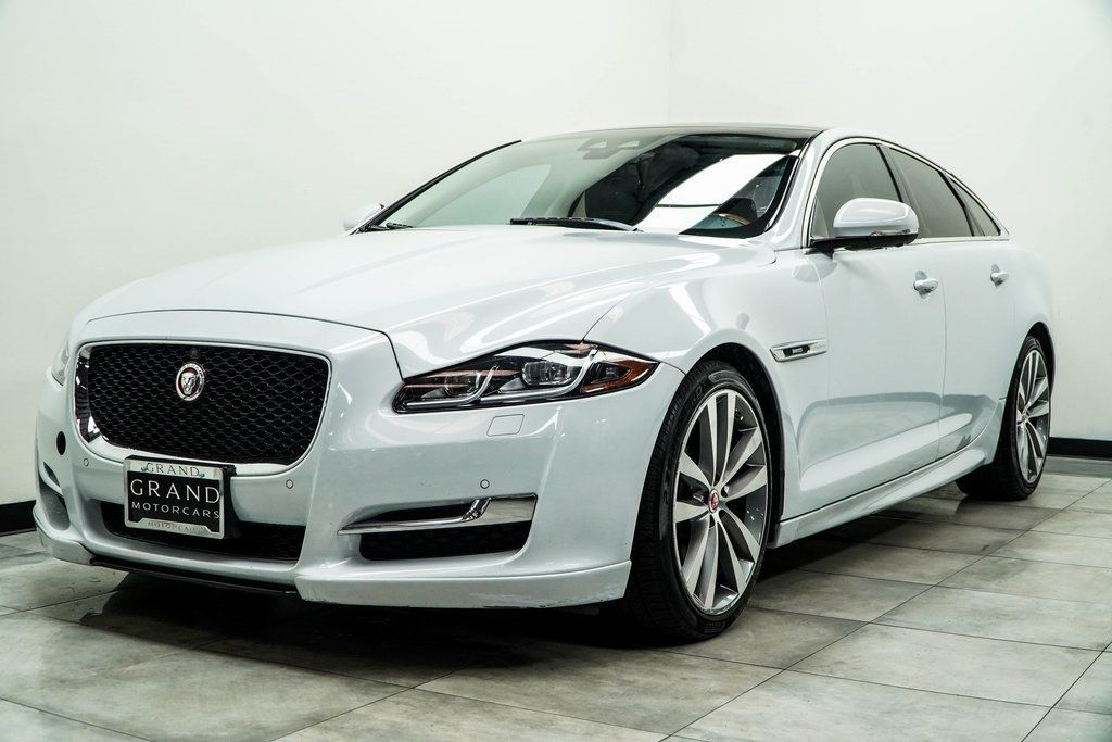 2019 Jaguar XJ R-Sport photo 6