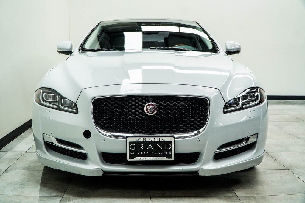 2019 Jaguar XJ R-Sport photo 7