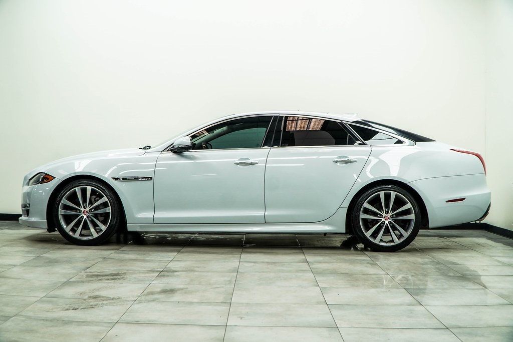 2019 Jaguar XJ R-Sport photo 8