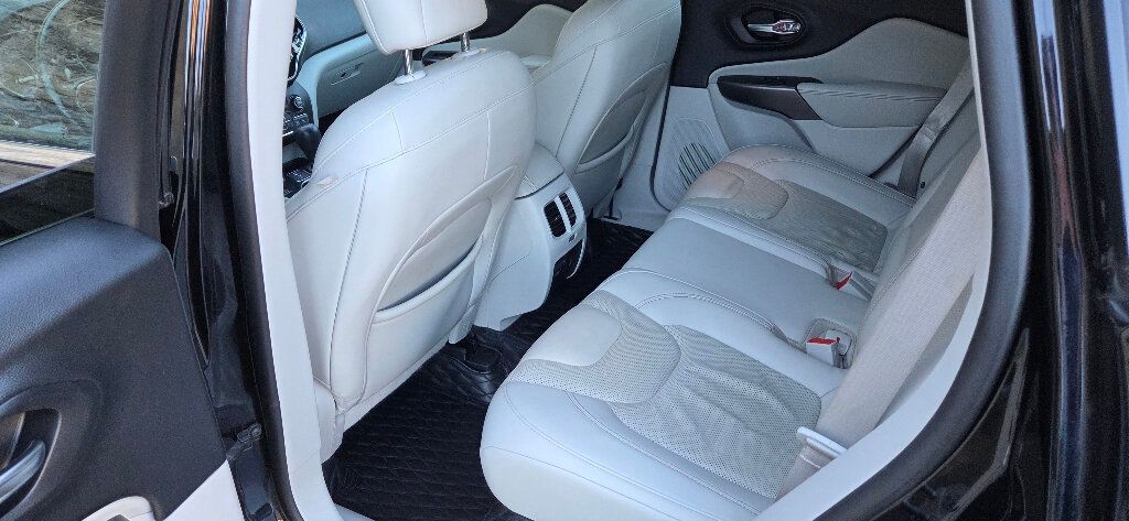 2019 Jeep Cherokee 4x4 LOADED Nav Htd Leather Pano Roof CLEAN 615-300-6004 - 22935896 - 12