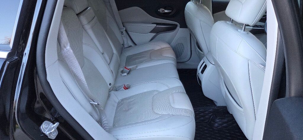 2019 Jeep Cherokee 4x4 LOADED Nav Htd Leather Pano Roof CLEAN 615-300-6004 - 22935896 - 18