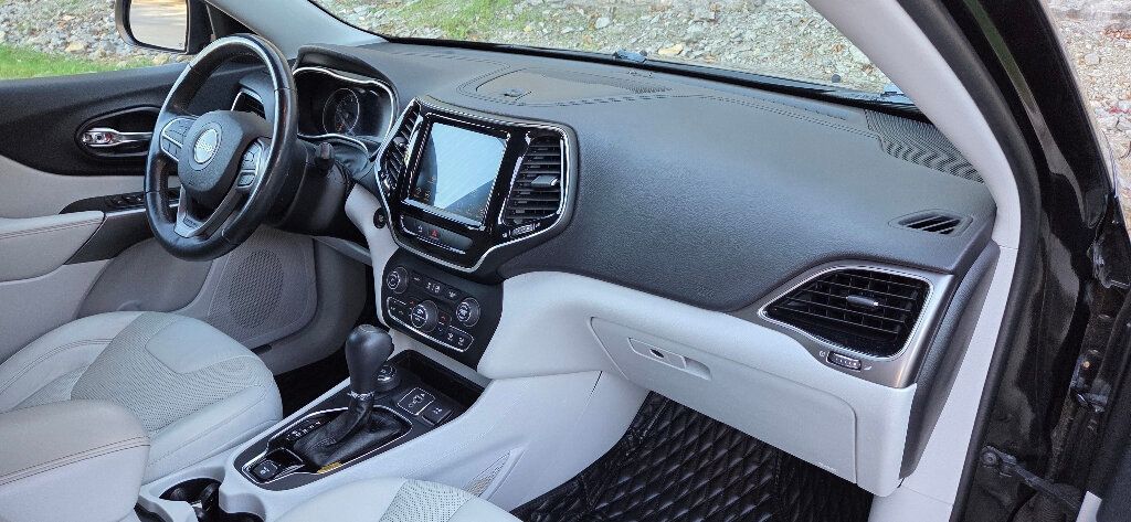2019 Jeep Cherokee 4x4 LOADED Nav Htd Leather Pano Roof CLEAN 615-300-6004 - 22935896 - 20