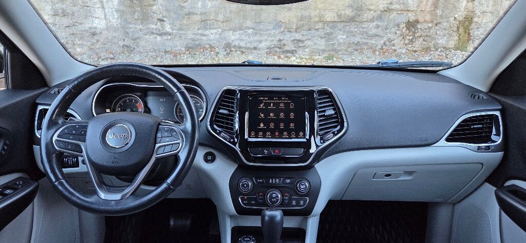 2019 Jeep Cherokee 4x4 LOADED Nav Htd Leather Pano Roof CLEAN 615-300-6004 - 22935896 - 23