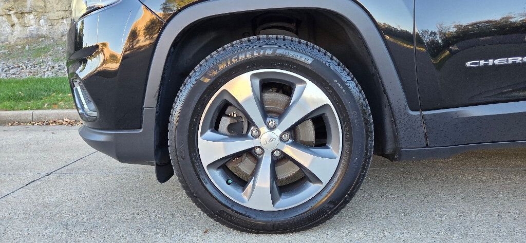 2019 Jeep Cherokee 4x4 LOADED Nav Htd Leather Pano Roof CLEAN 615-300-6004 - 22935896 - 36
