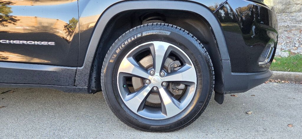 2019 Jeep Cherokee 4x4 LOADED Nav Htd Leather Pano Roof CLEAN 615-300-6004 - 22935896 - 37
