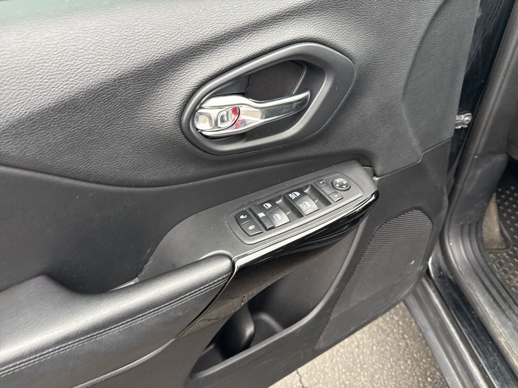 2019 Jeep Cherokee Altitude 4x4 - 22988753 - 20