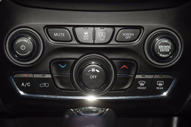 2019 Jeep Cherokee Altitude 4x4 - 22973175 - 28