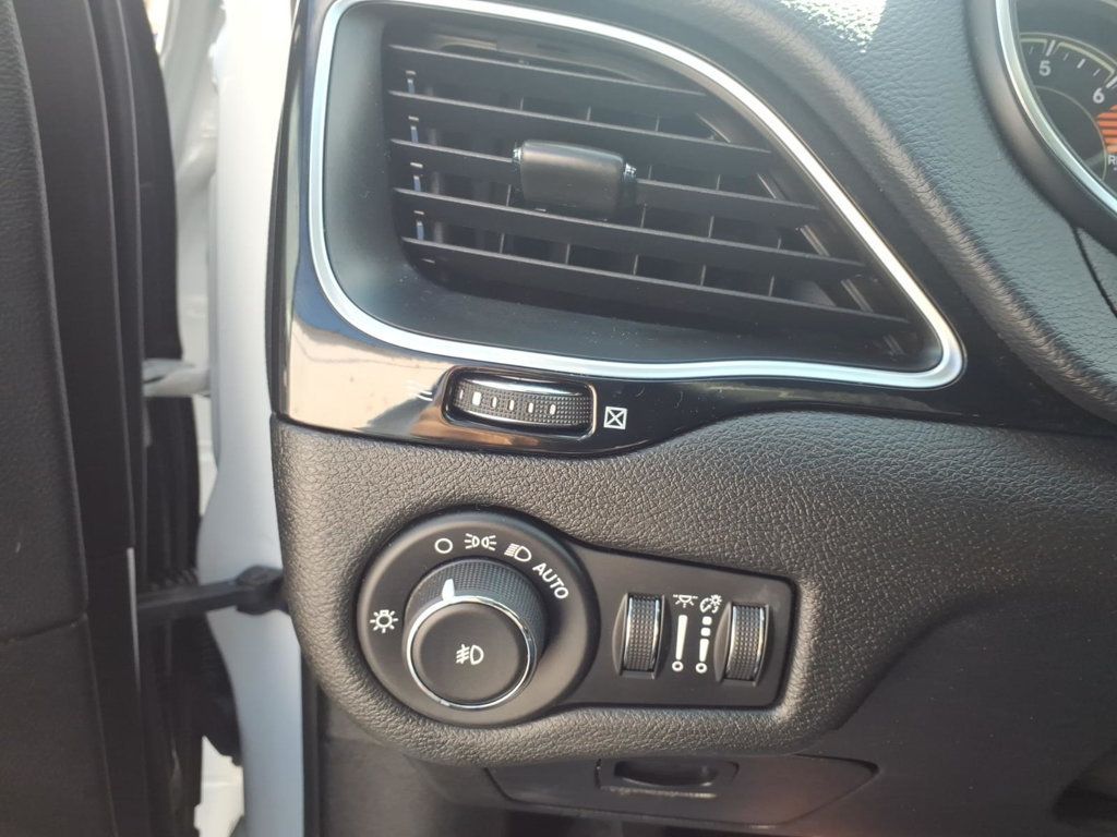2019 Jeep Cherokee Altitude 4x4 - 23001665 - 13