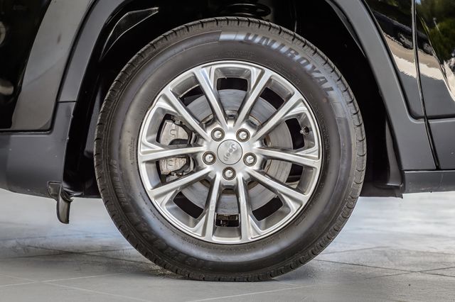 2019 Jeep Cherokee CHEROKEE LATITUDE PLUS BLACK ON BLACK SUPER CLEAN MUST SEE - 23020864 - 11