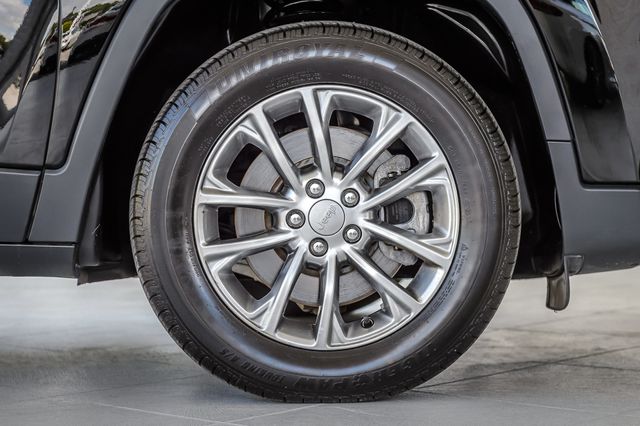 2019 Jeep Cherokee CHEROKEE LATITUDE PLUS BLACK ON BLACK SUPER CLEAN MUST SEE - 23020864 - 14