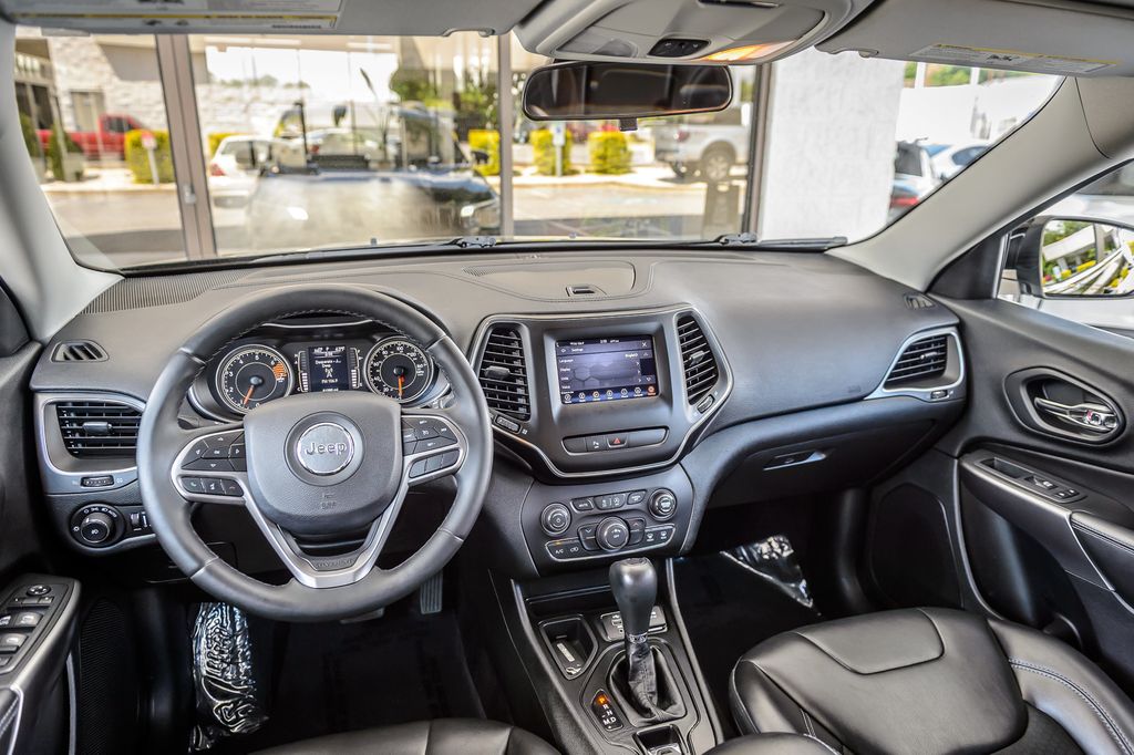 2019 Jeep Cherokee CHEROKEE LATITUDE PLUS BLACK ON BLACK SUPER CLEAN MUST SEE - 23020864 - 23