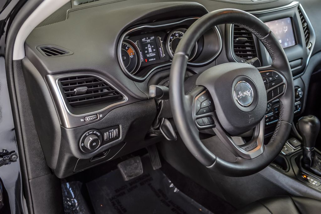 2019 Jeep Cherokee CHEROKEE LATITUDE PLUS BLACK ON BLACK SUPER CLEAN MUST SEE - 23020864 - 24