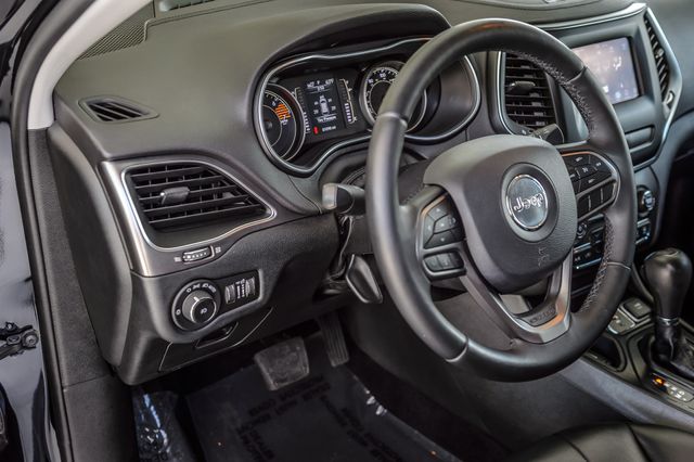 2019 Jeep Cherokee CHEROKEE LATITUDE PLUS BLACK ON BLACK SUPER CLEAN MUST SEE - 23020864 - 24